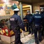 Contrôle de police dans un café maghrébin à Cologne. D. R.