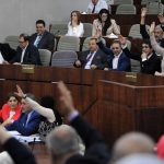 Les lois ont été votées par des députés dans un hémicycle à moitié vide. New Press