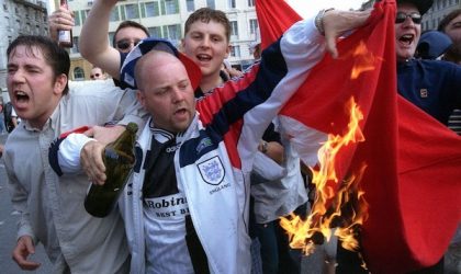 Des hooligans anglais provoquent les Maghrébins à Marseille et les qualifient d’«Etat islamique»