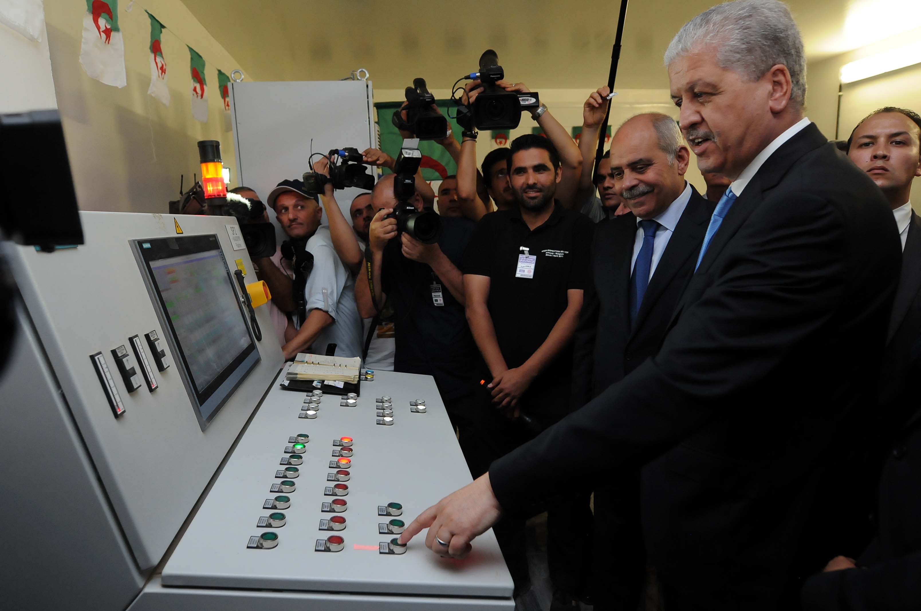 Sellal lors de sa visite aujourd'hui à Oum El-Bouaghi. New Press