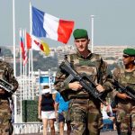 Des soldats déployés sur la Promenade des Anglais, à Nice. D. R.