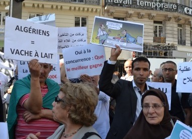 Un précédent rassemblement de l'ALCAEE à Paris, contre la cherté des billets d'avion. D. R.