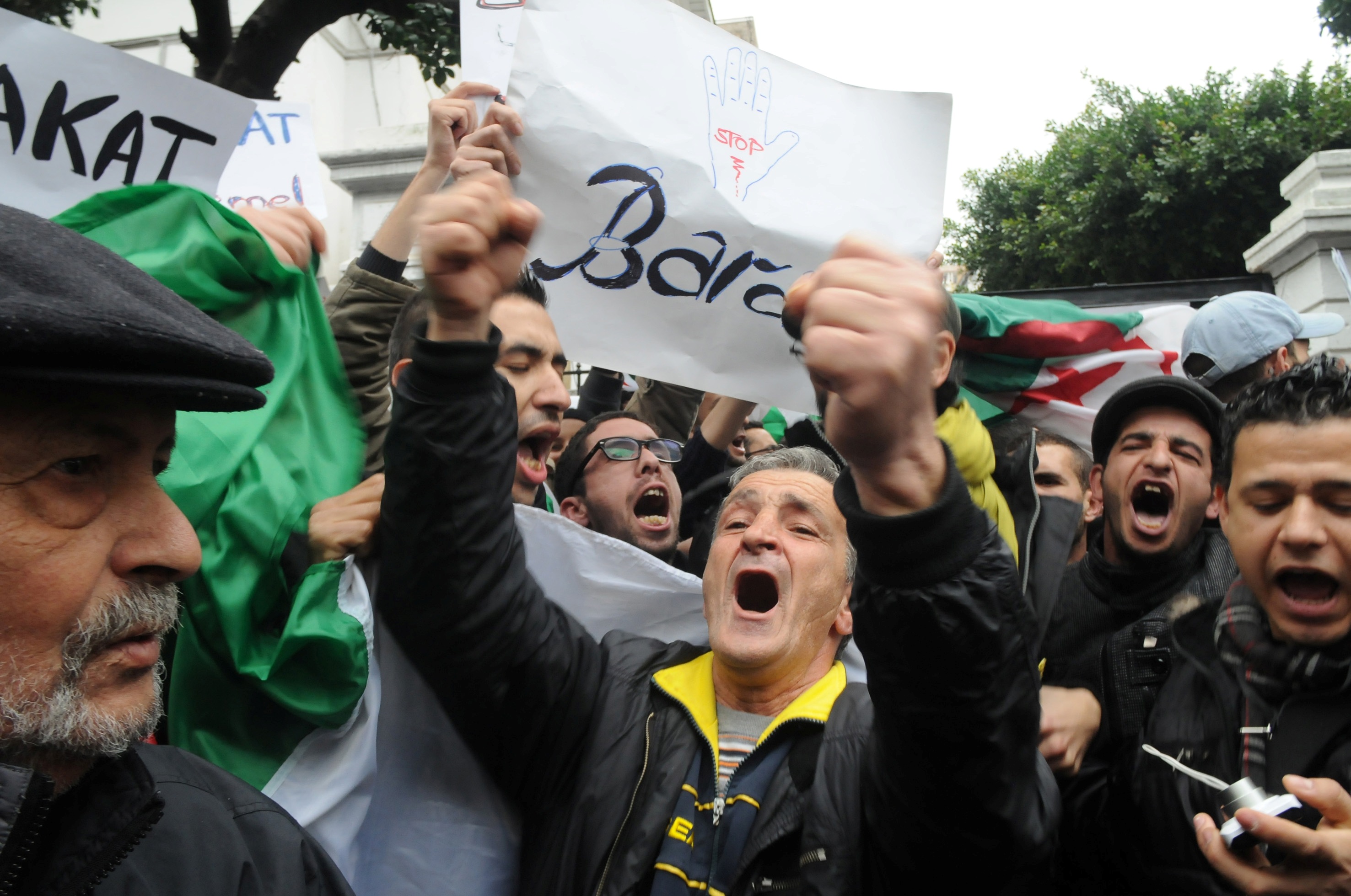 Manifestation du mouvement «Barakat» devant l’université d’Alger, le 15 mars 2014. New Press