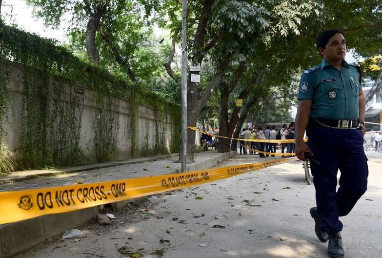 La police boucle le quartier diplomatique de Dacca. D. R.