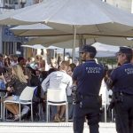 Des policiers en faction à Alicante. D. R.