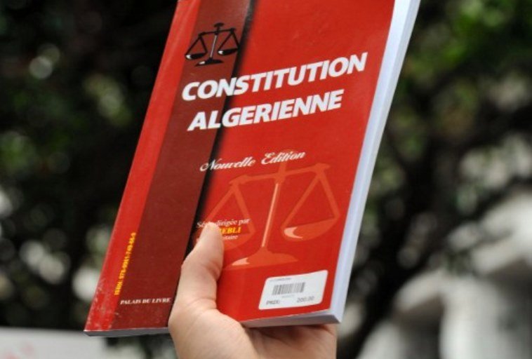 La Constitution amendée en février 2016 est disponible en version amazighe. D. R.