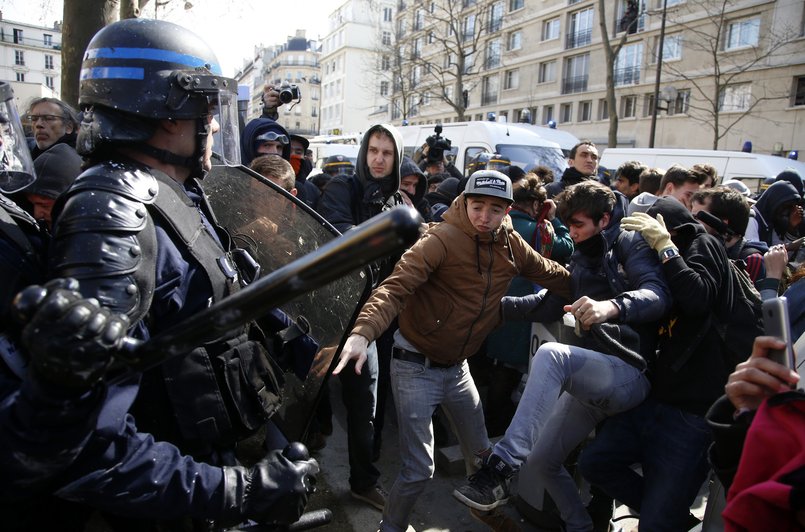 Les jeunes criaient : «Tout le monde déteste la police !» D. R.