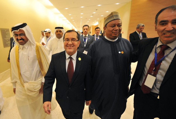 Satisfaction des ministres qatari et algérien de l’Energie à l’issue de la réunion de l’Opep, hier soir. Sid-Ali Djarboub/New Press