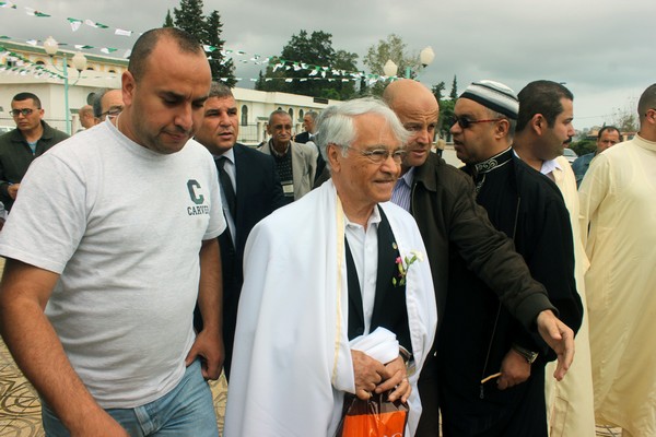 Chakib Khelil lors d'une de ses nombreuses visites aux zaouïas. New Press