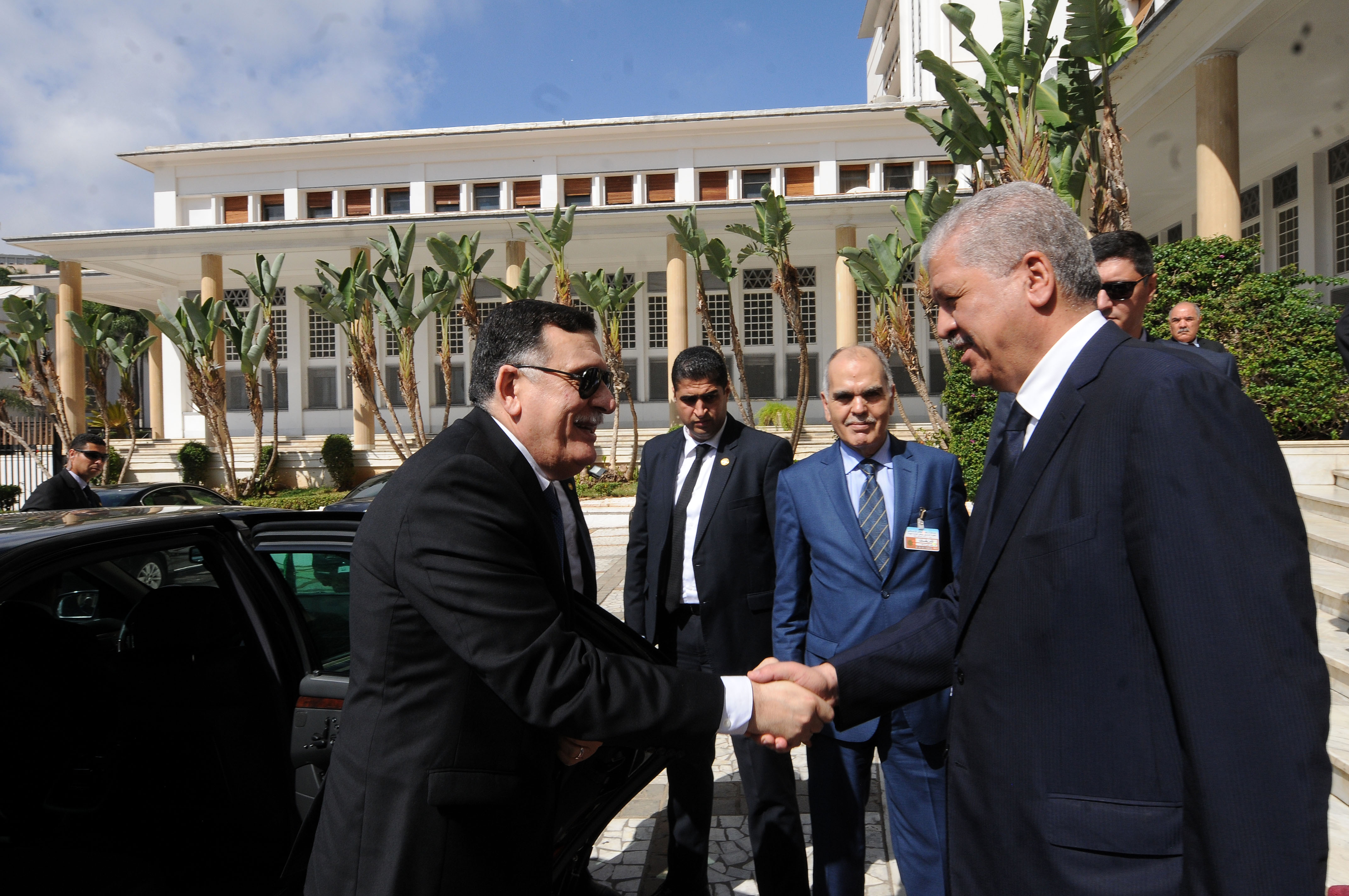 Faïz Serradj, accueilli au Palais du gouvernement par Abdlmalek Sellal. New Press