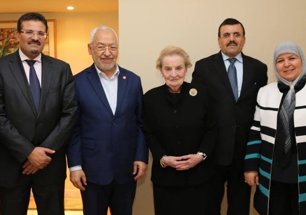 Rached Ghannouchi avec Madeleine Albright, une des instigatrices du «printemps arabe». D. R.