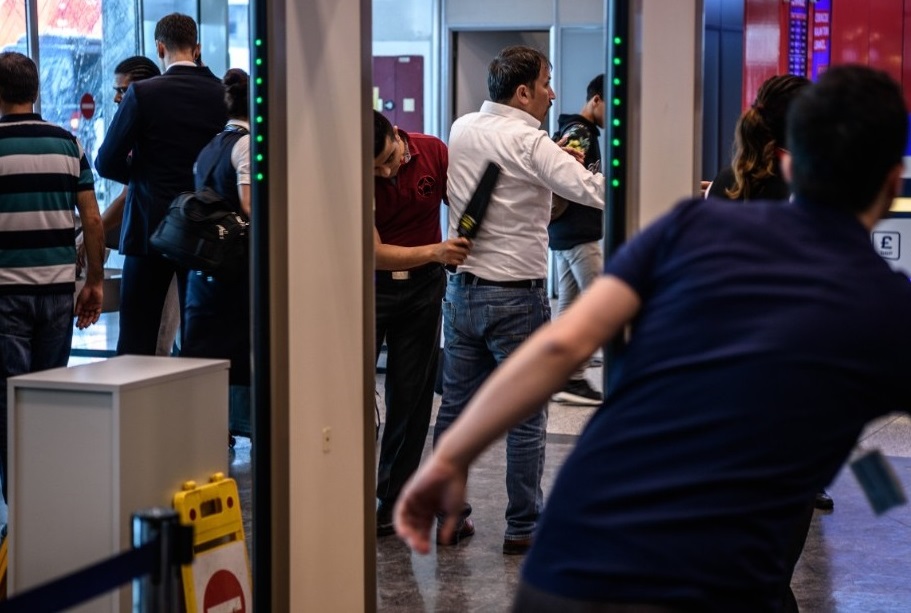 Contrôle de routine à l'aéroport d'Istanbul. D. R.