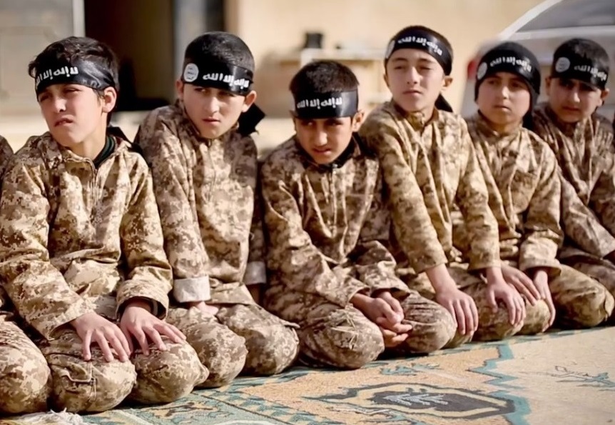 Des enfants embrigadés par Daech. D. R.