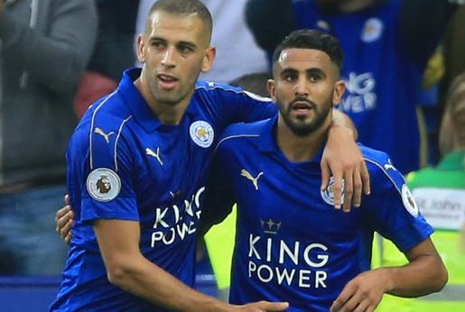 Les internationaux algériens Slimani et Mahrez. D. R.