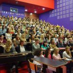 Les étudiants peuvent dialoguer avec plus de trente établissements universitaires. D. R.