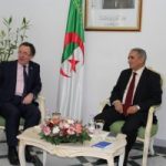 Le représentant de l'ambassade du Royaume-Uni à Alger reçu au siège du FLN. D. R.