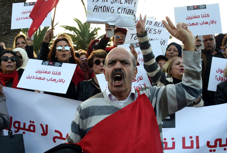Les manifestants ont scandé plusieurs slogans, tel que «Ghannouchi assassin»... D. R.