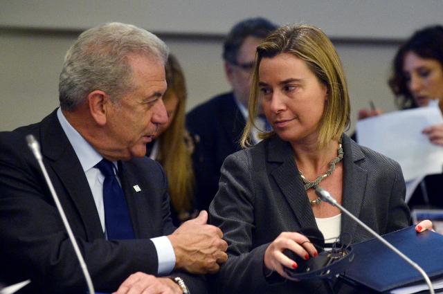 Dimitris Avramopoulos commissaire européen chargé de la Migration, avec Federica Mogherini. D. R.