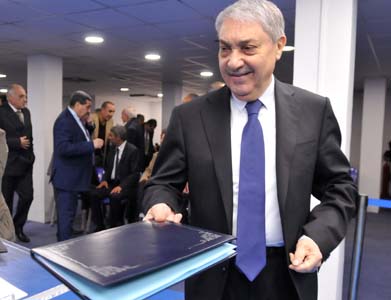 Benflis : «Le régime politique en place ne pense qu’à sa survie»
