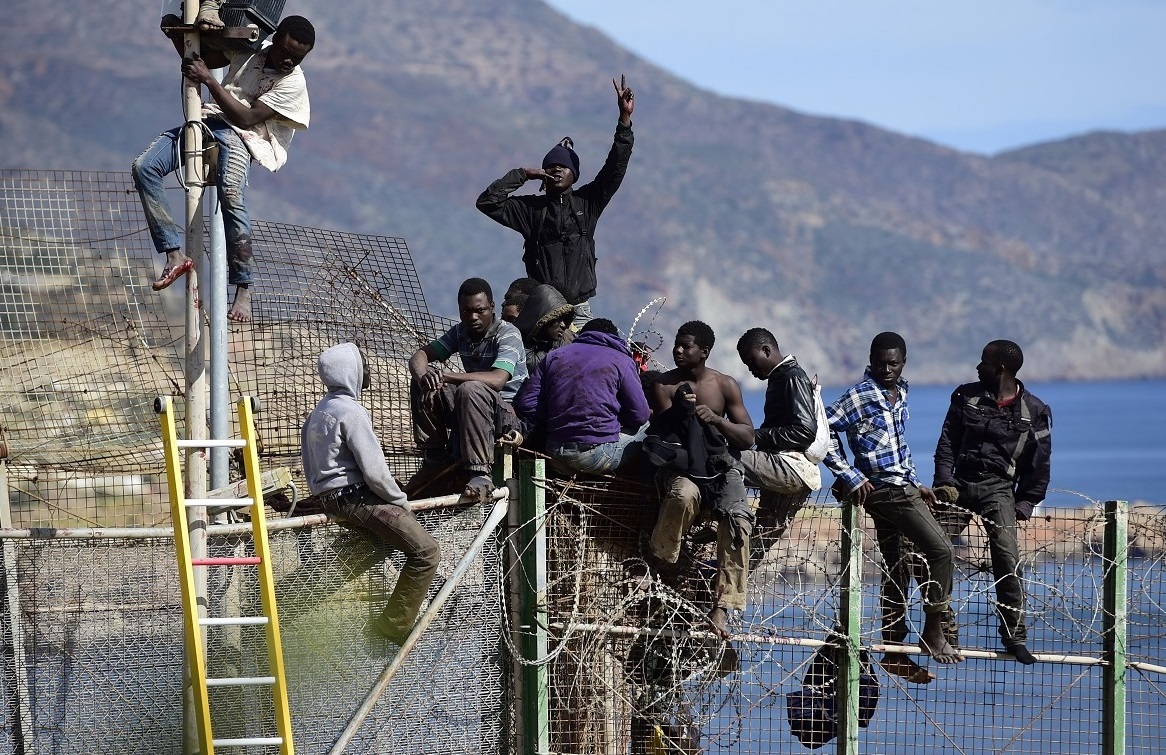 Les migrants entrent dans l'enclave espagnole de Ceuta par vagues successives. D. R.