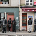 Des jeunes désœuvrés à Paris. D. R.