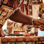 Marimba Vibrations exécute des chansons accompagnées de danses traditionnelles. D. R.