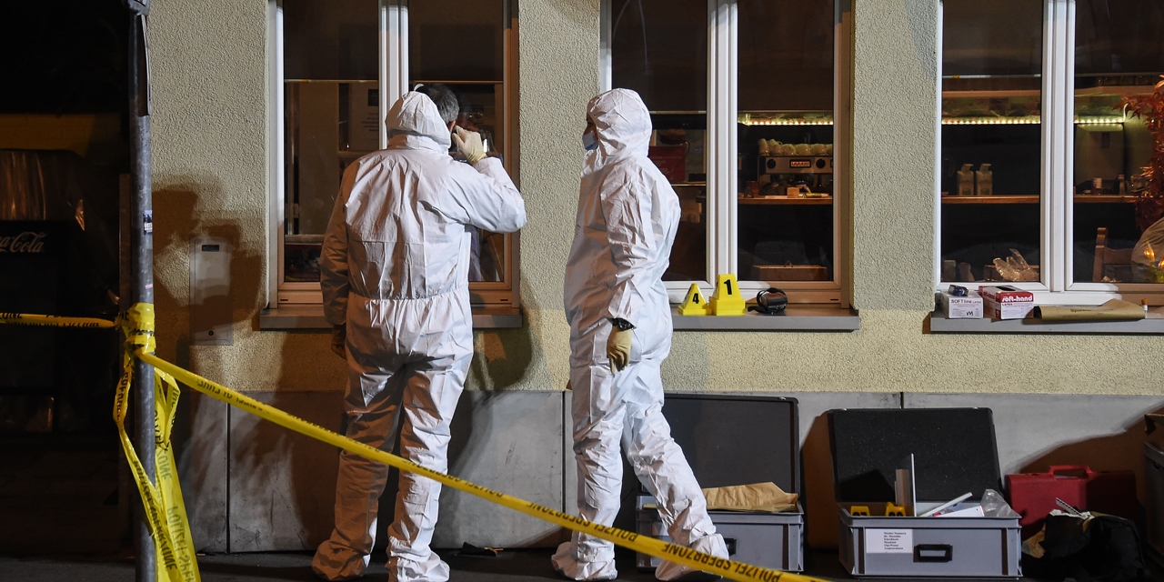 Deux hommes ont ouvert le feu hier soir sur les clients d’un café à Bâle. D. R.