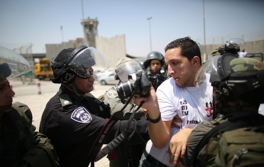 Un journaliste palestinien agressé par des policiers et des soldats israéliens. D. R.