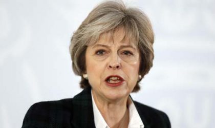 Theresa May signe la lettre du Brexit