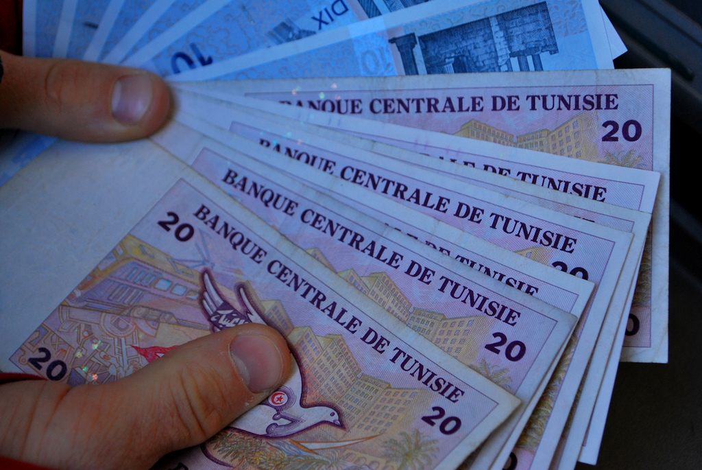 Les analystes imputent la chute du dinar tunisien à la baisse des réserves de devises. D. R.