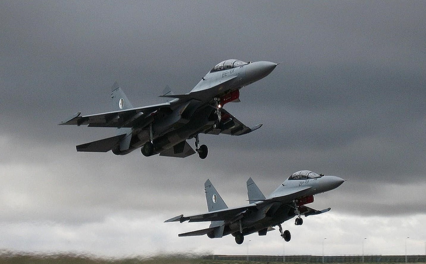 Des SU-30 de l'Armée de l'air algérienne. D. R.