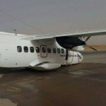 Le Let L-410 qui a raté son décollage, sur le tarmac de l'aéroport de Hassi Messaoud. AP