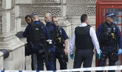 Une femme blessée et six personnes arrêtées à Londres