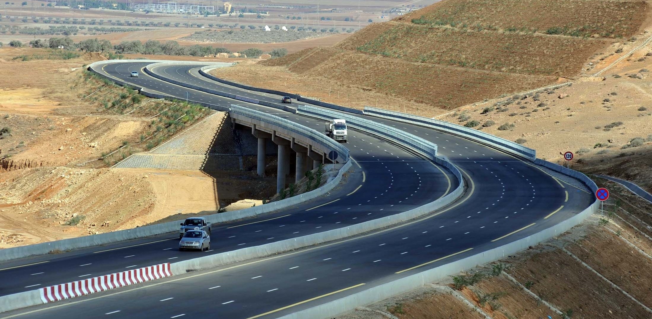 L’un des projets concerne le péage sur l’autoroute Est-Ouest. New Press