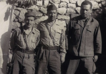 Le colonel Ouamrane (à droite) avec Larbi Ben M'hidi et Krim Belkacem. D. R.