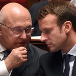 Le ministre de l'Economie français, Michel Sapin, avec son prédécesseur, Emmanuel Macron. D. R.