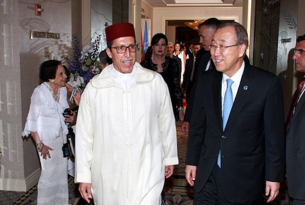 Omar Hilale tout sourire avec l'ancien SG de l'ONU, ou l'hypocrisie réincarnée. D. R.