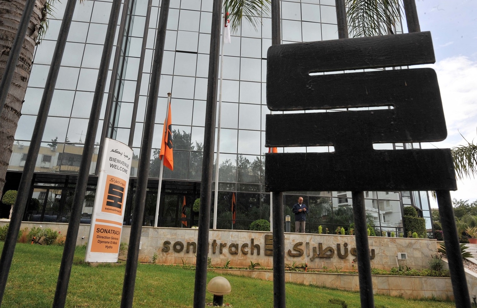 Sonatrach a été dirigée par cinq présidents-directeurs généraux en sept ans. New Press