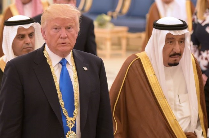 Trump en Arabie Saoudite pour 350 milliards de dollars. D. R.