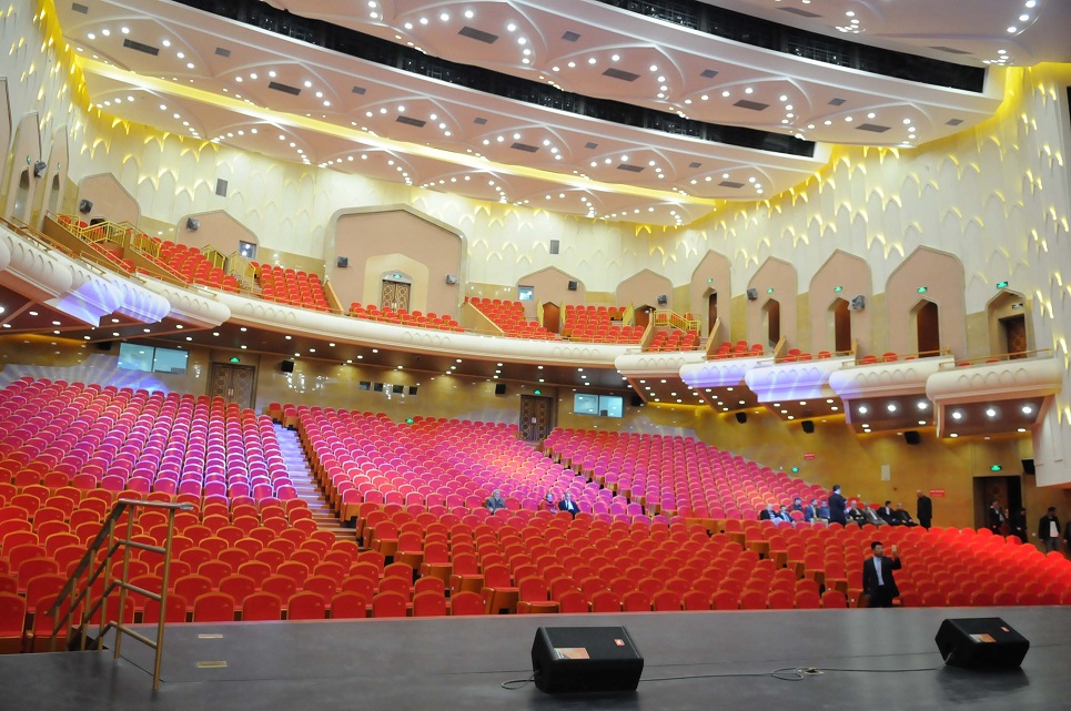 L'opéra Boualem Bessaieh d'Alger. New Press