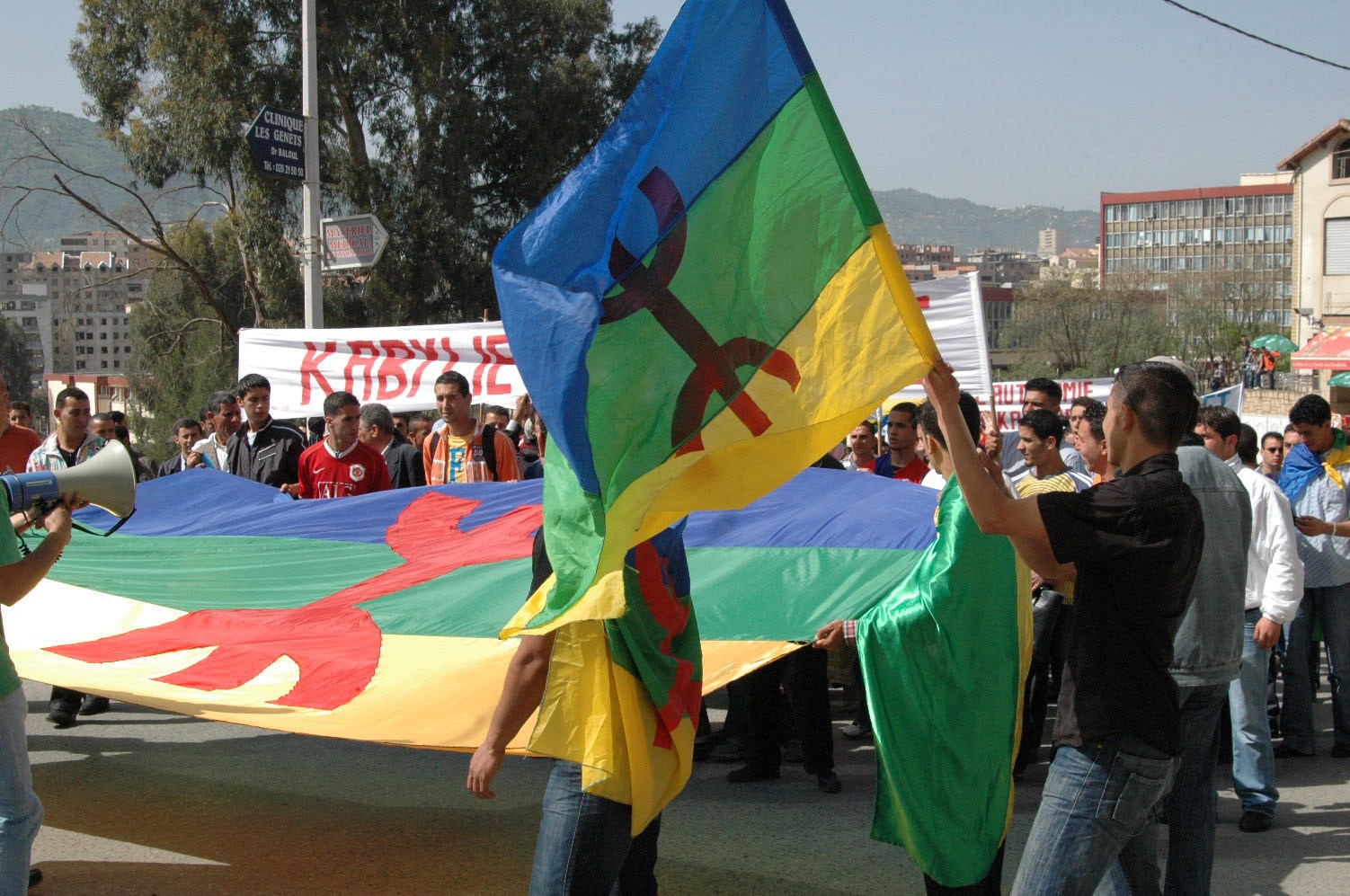 Lors de la célébration du 37e anniversaire du printemps berbère à Tizi-Ouzou. D. R.