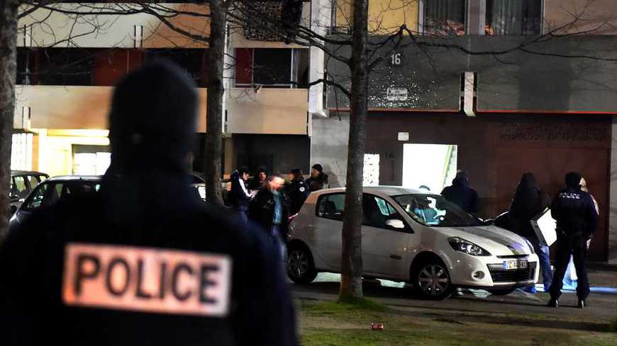 Un homme en burqa ouvre le feu à Toulouse : 1 mort et 3 blessés