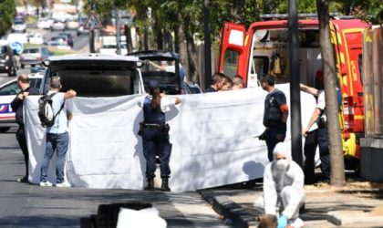 Une voiture percute deux abribus et fait un mort : panique à Marseille 