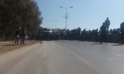 Crise de l’eau potable à Blida : des citoyens barrent la route