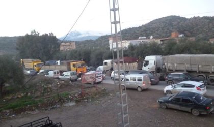 Béjaïa : des habitants victimes de la pénétrante ferment la RN26