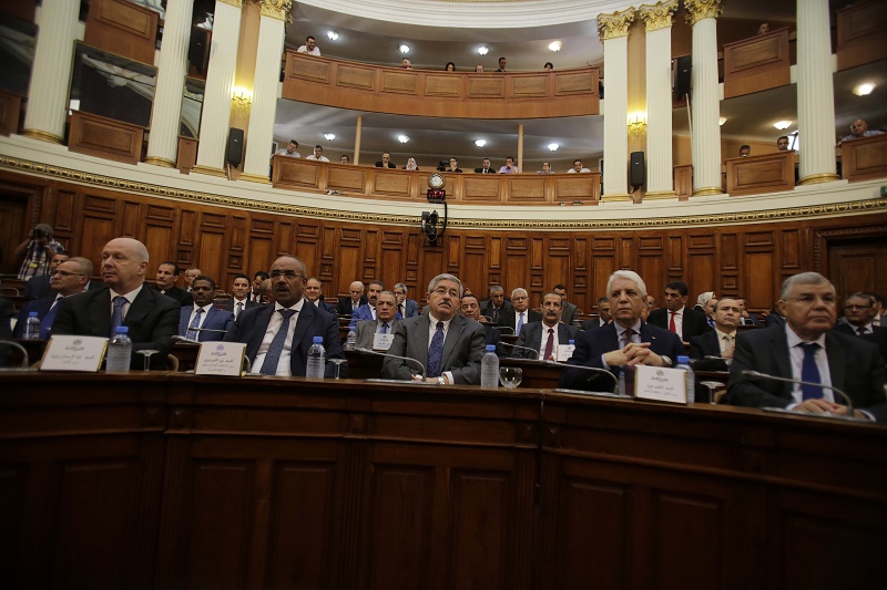 Il n’existe aucun projet de restructuration du gouvernement ou de remaniement ministériel
