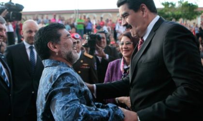 Maradona joue au foot avec Maduro et lui apporte son soutien 