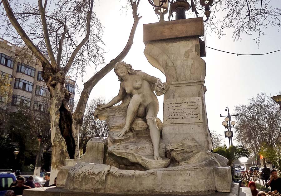 La statue de la Fontaine de Aïn El-Fouara saccagée par un islamiste