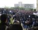 Des milliers d’étudiants marchent devant la Grande poste d’Alger