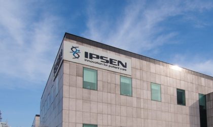 Isly Hoding signe un accord de partenariat avec le laboratoire français Ipsen